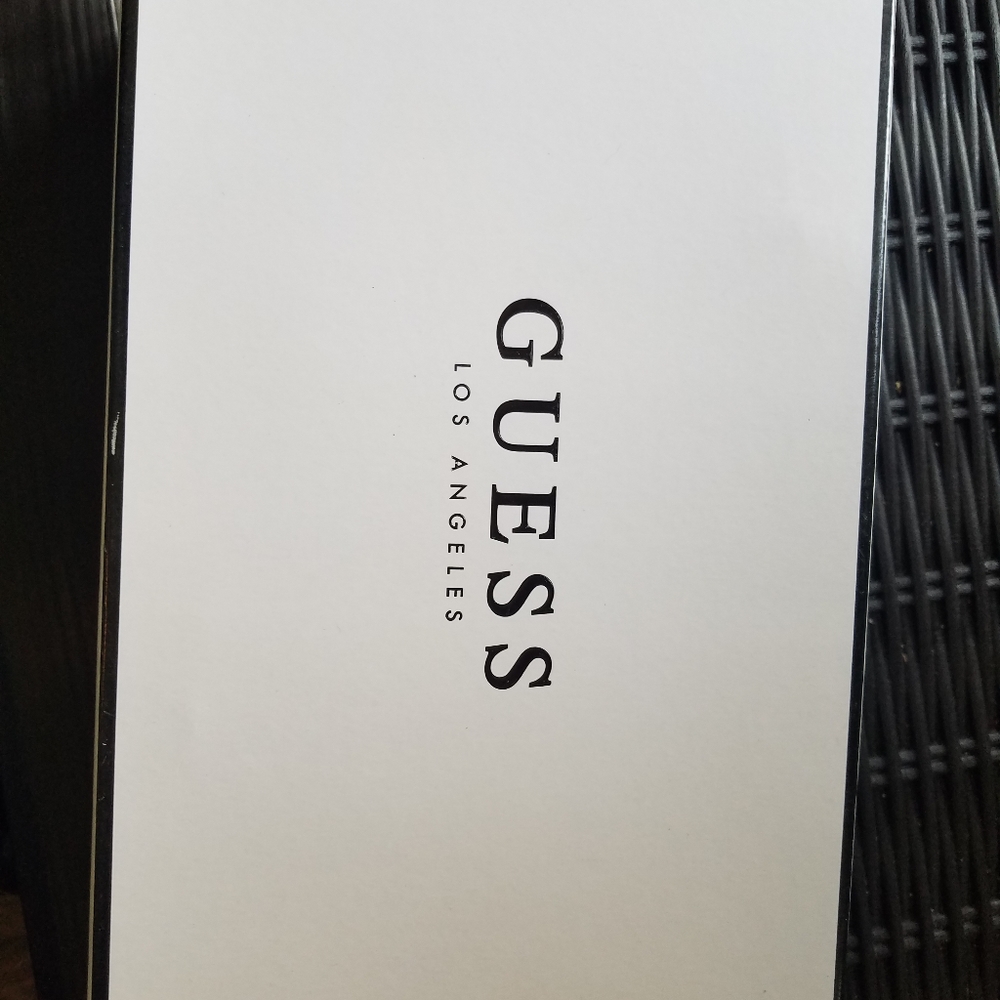 💙 NIB ** Guess Lace-up Glitter Sneaker - Picture 4 of 8